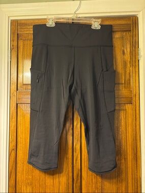Athleta Black Capri Leggings with Side Pocket